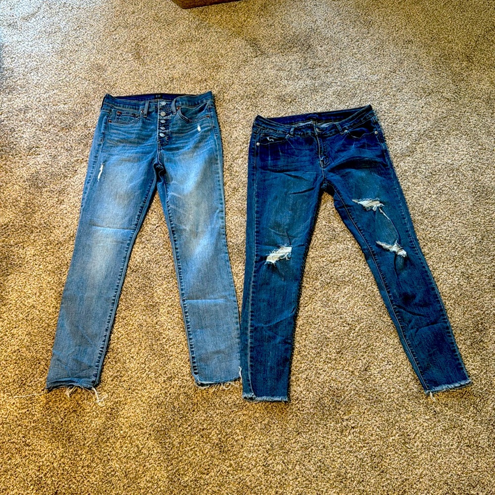 Size 28 Two Pair of Jeans Bundle. Just USA and Gap brands.